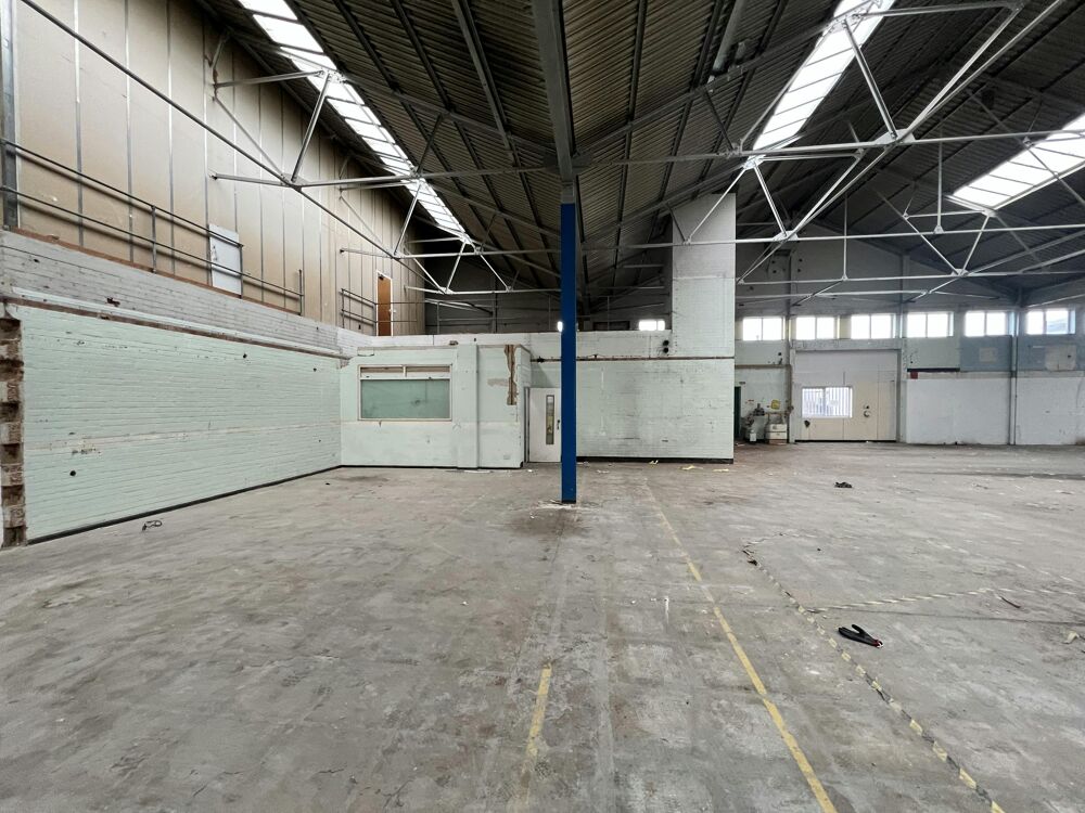 Industrial warehouse property for rent in Southampton Vail Williams